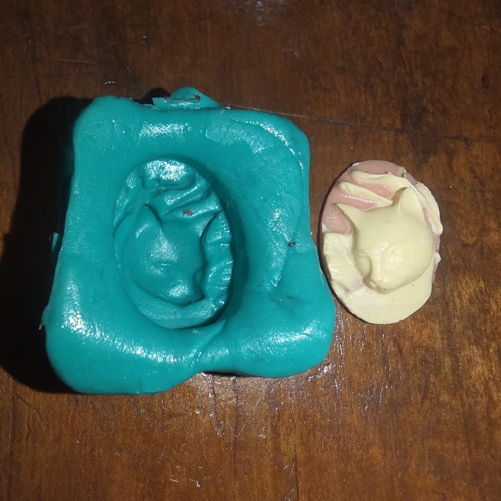 Cat Face Cameo Cabochon Mold For Resin/Polymer Clay 18x25 mm